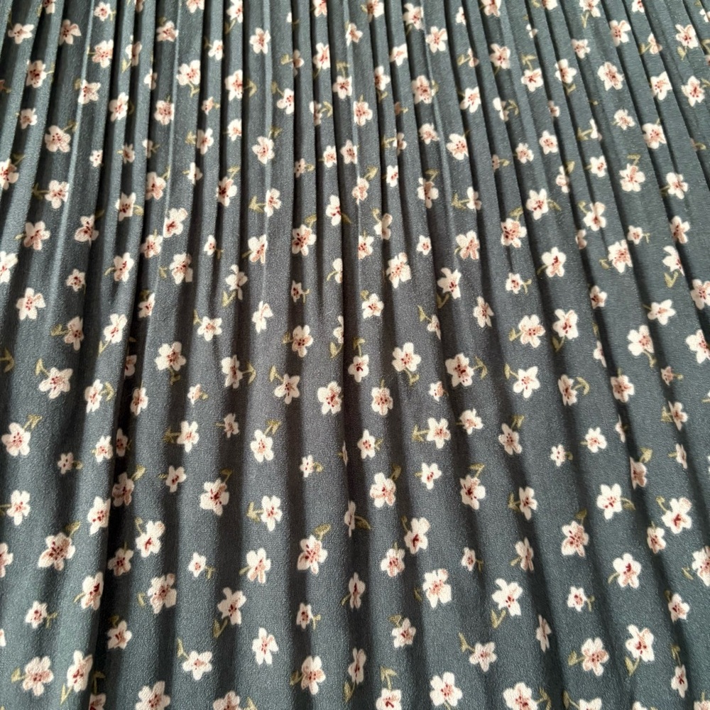 Exlura Green Floral Pleated Skirt Medium - Picture 4 of 4